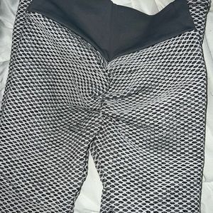 BOOTY SCRUNCH LEGGINGS